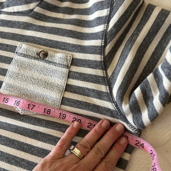 Vintage Union Bay sz Large Striped Gray Sweatshirt w pocket, cuff & hem contrast - Picture 8 of 10